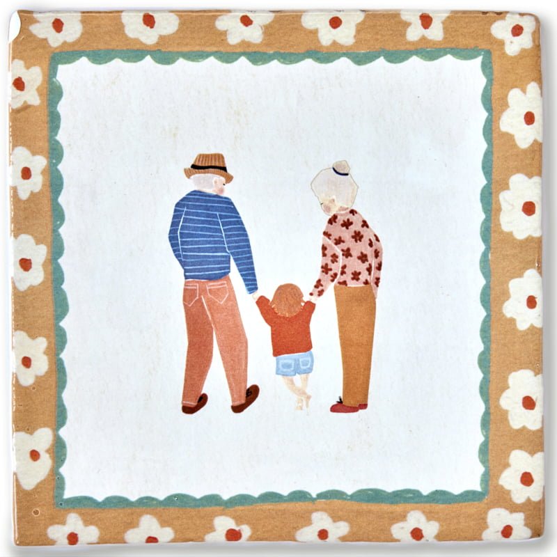 Tegeltje grootouders lopen met kind bloemenrand patroon