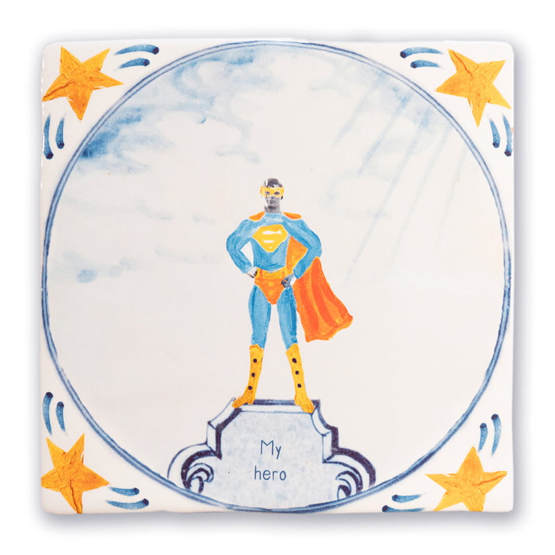 Gepersonaliseerd tegeltje met superheld en sterren, omlijst met cirkel