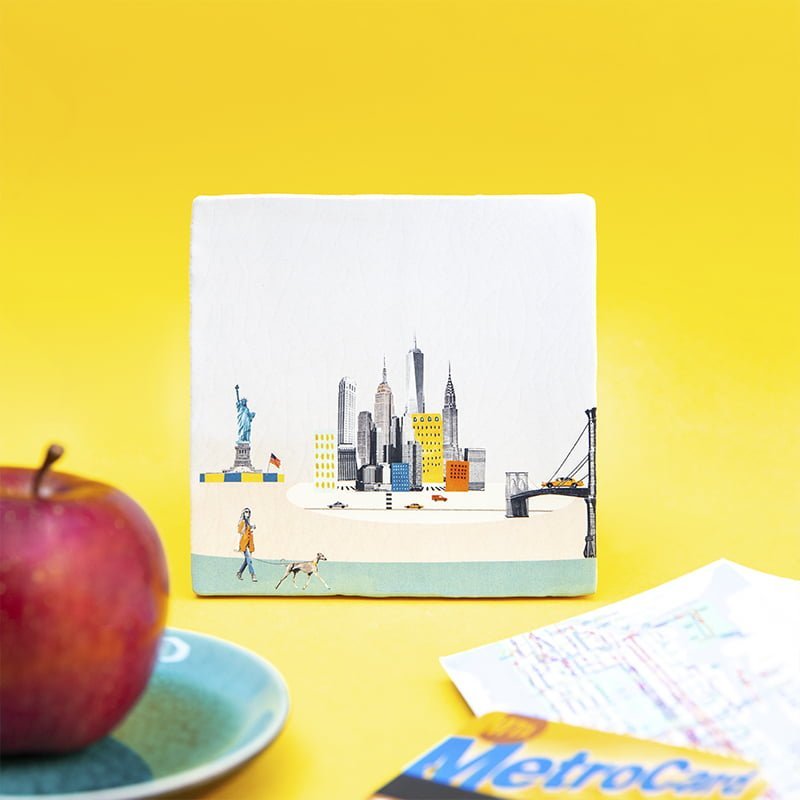 Tegeltje New York met skyline en Vrijheidsbeeld op geel