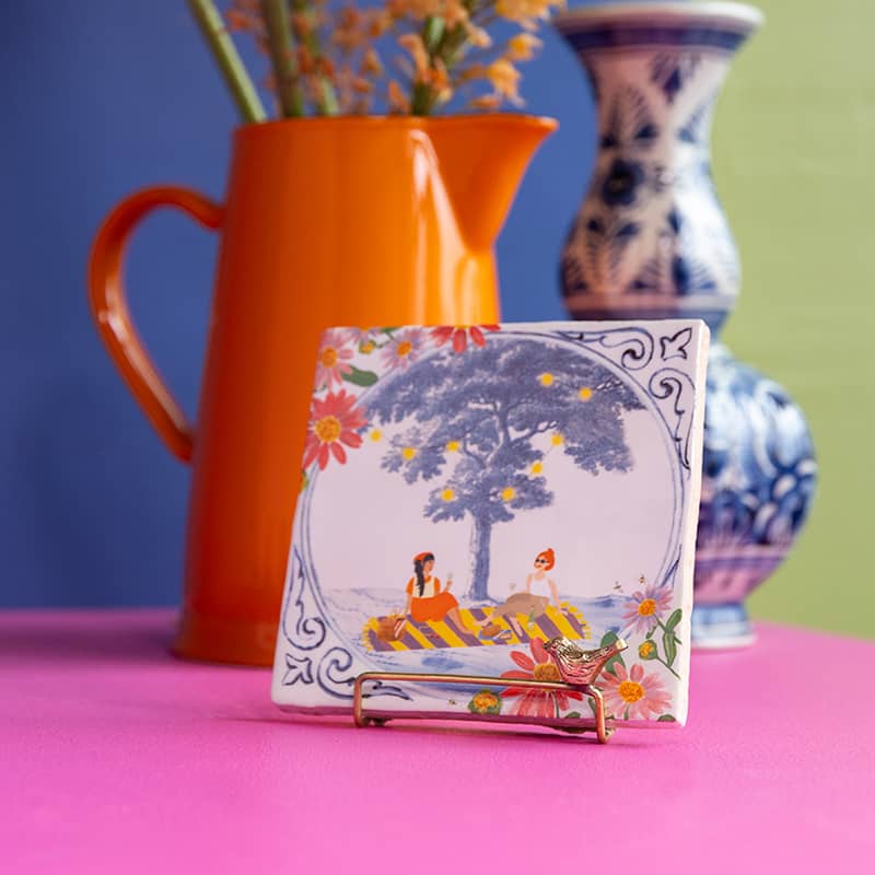 Delfts blauw tegeltje met picknickscène voor oranje kan