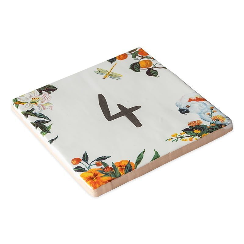 Huisnummer tegeltje met bloemen en vogel, vier, decoratief ontworpen