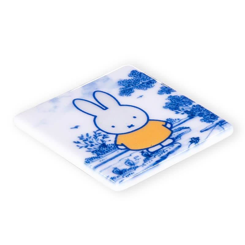 Mini tegeltje Nijntje kleurrijk landschap in blauwe stijl
