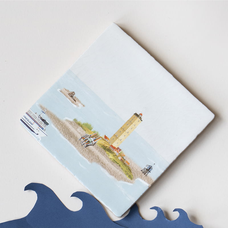Tegeltje terschelling met vuurtoren en strand in zeecontext