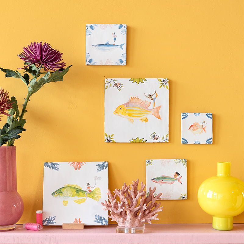 Tegeltje vissenillustraties kleurrijke wanddecoratie met bloemenmotieven