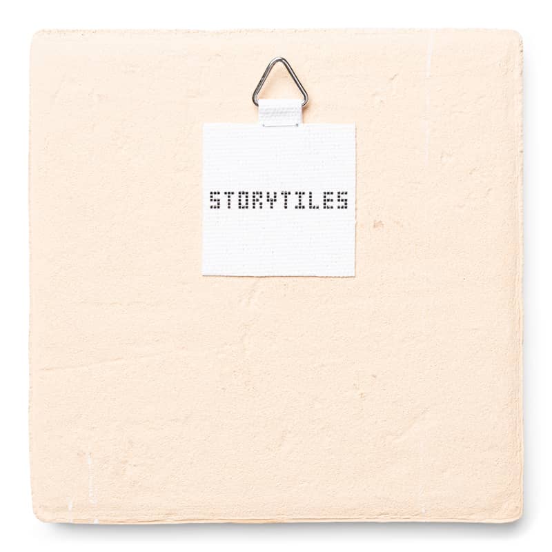 Tegeltje met ophanghaakje en Storytiles label