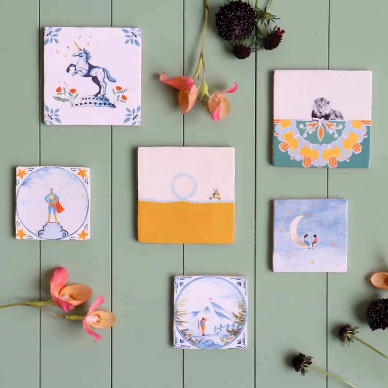 Tegeltje unicorn tafeldecoratie met bloemen op groene ondergrond