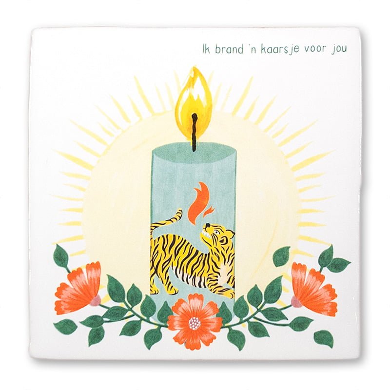 Gepersonaliseerd tegeltje met kaars, tijger en bloemenillustratie
