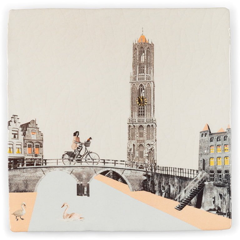 Tegeltje Utrecht met fietser op brug en grachtenhuizen
