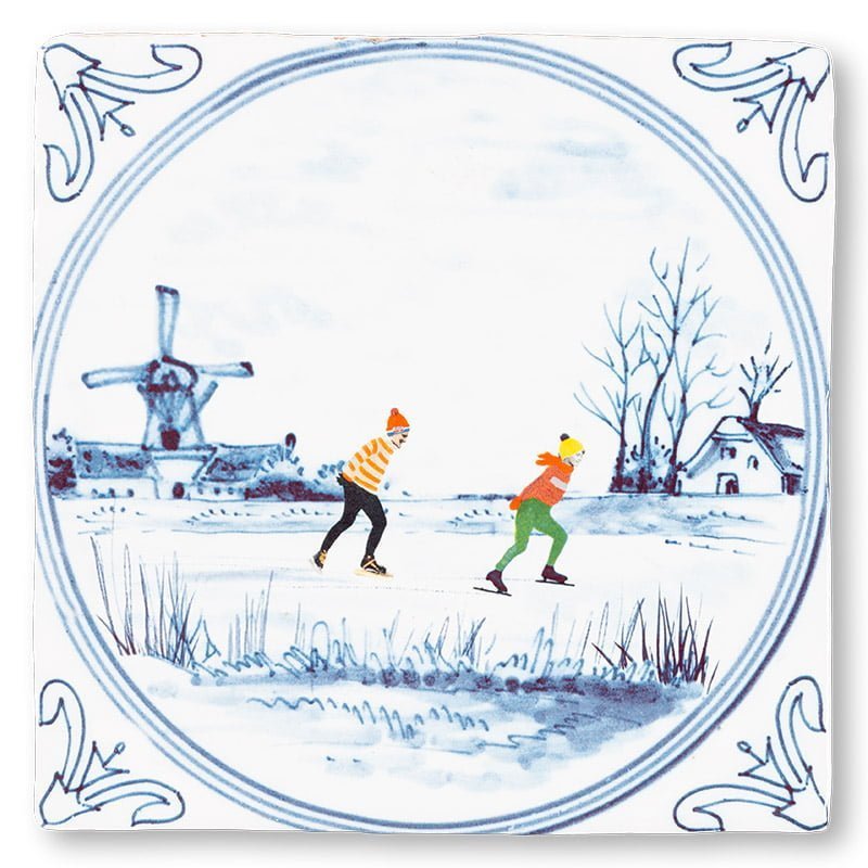 Delfts blauw tegeltje met schaatsers, molen en winterlandschap