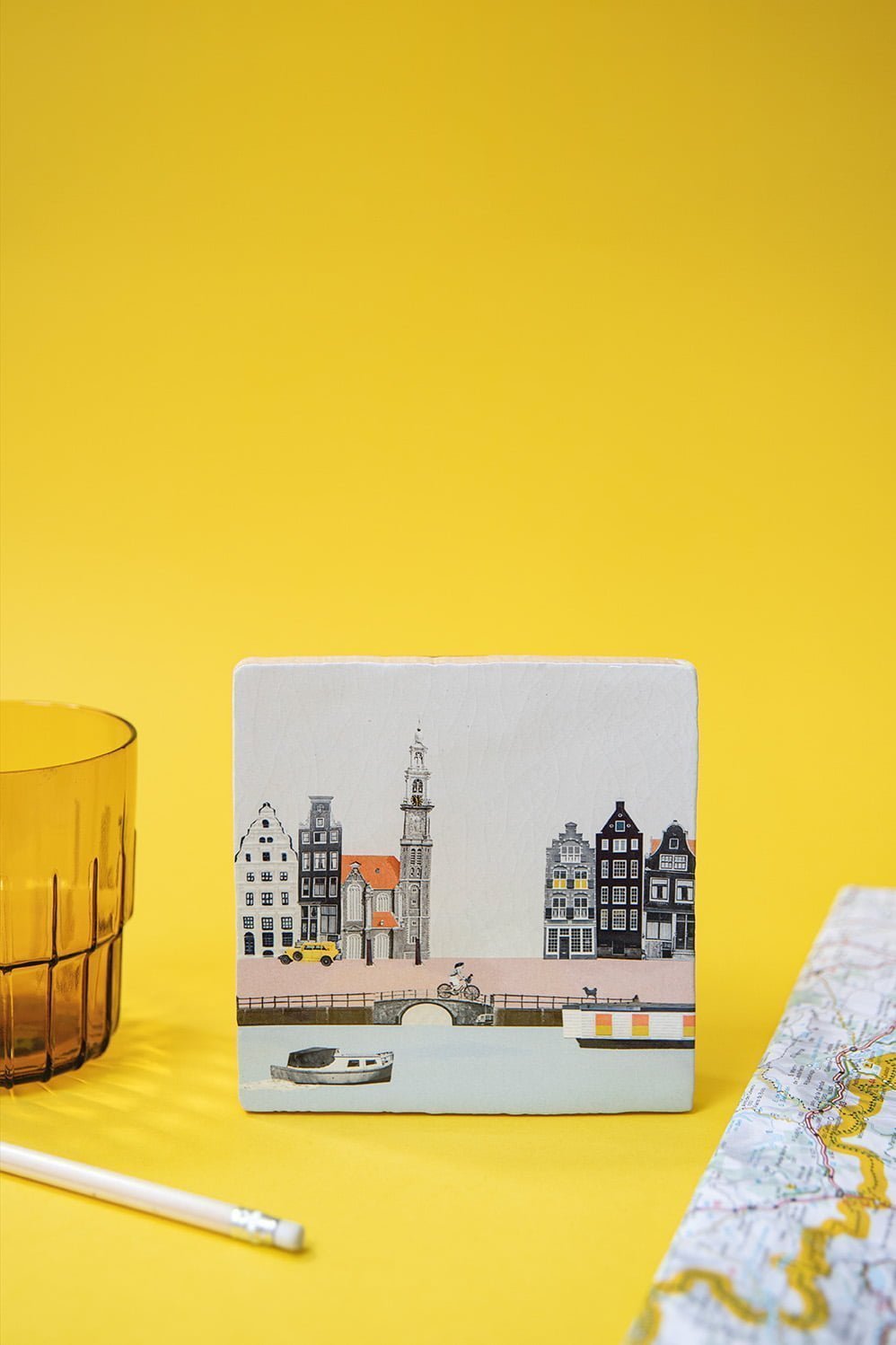 Tegeltje Amsterdam met grachtengebouwen en fiets, opgeleukt met accessoires