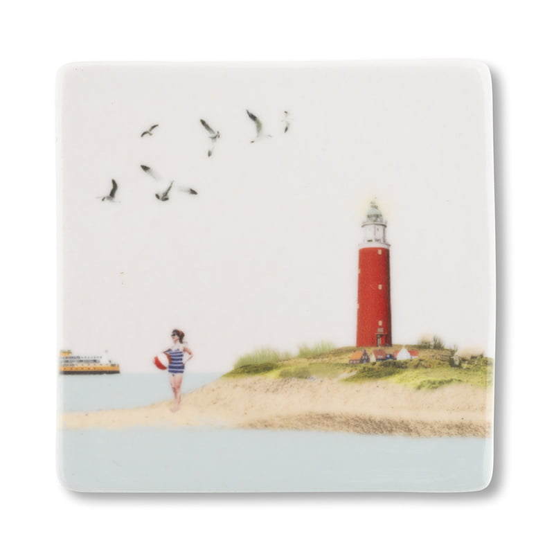 Mini tegeltje rode vuurtoren strand en zee met vogels