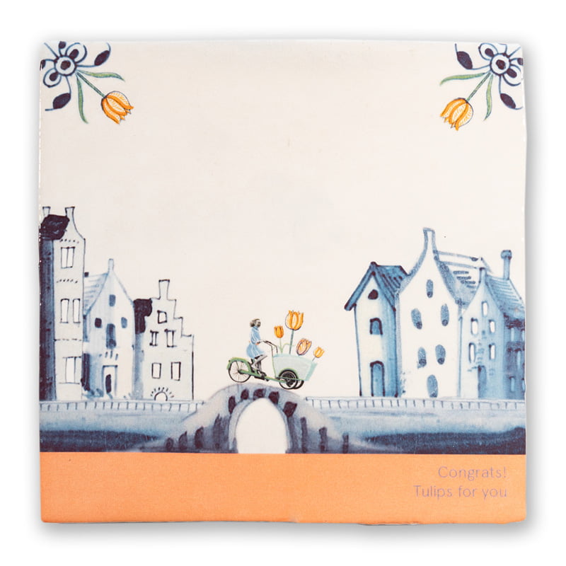 Gepersonaliseerd tegeltje met fiets, bloemen en oude huizenafbeelding