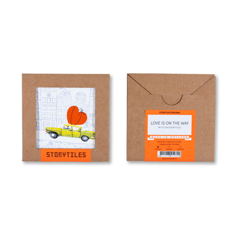 Voor- en achterkant verpakking tegel love is on the way