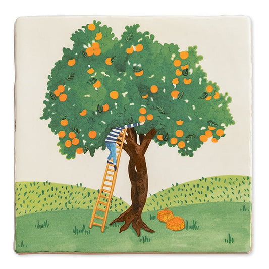 Tegeltje met boom, ladder en manden in groen landschap