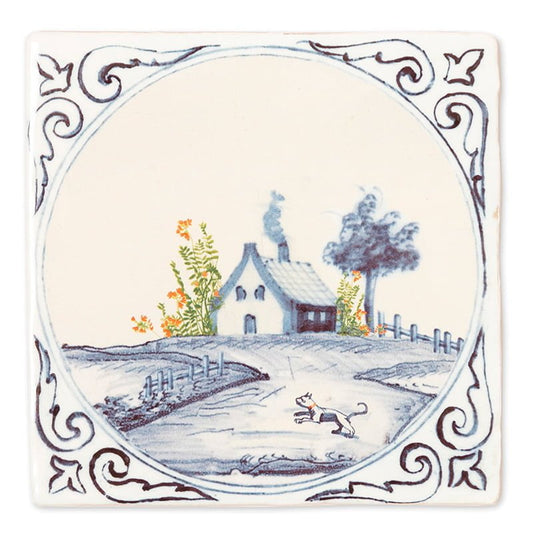 Tegeltje met nostalgisch landschap, huis, hond, bloemen en hekjes