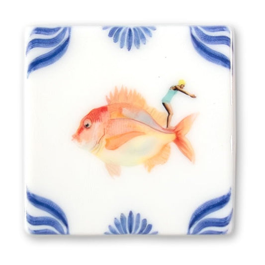 Mini tegeltje duiker op grote kleurrijke vis patroonrand