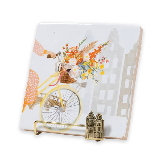 Tegeltje met fiets en bloemen op kleine standaard