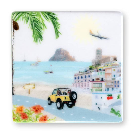 Tegeltje met strand, jeep, gebouwen en vliegtuigen in zomerse sfeer