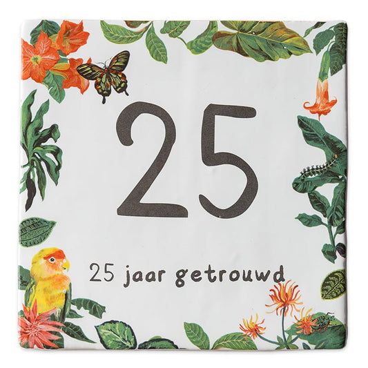 Tegeltje met bloemen en vlinders met "25 jaar getrouwd"