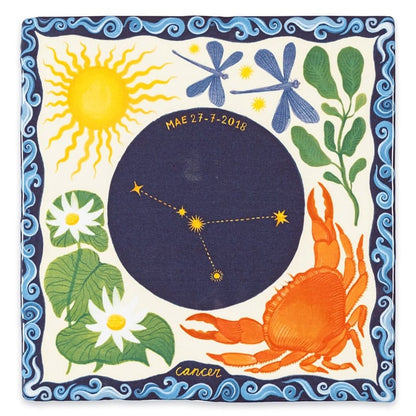 Geboortetegel sterrenbeeld Kreeft met zon, libellen, bloemen, golven
