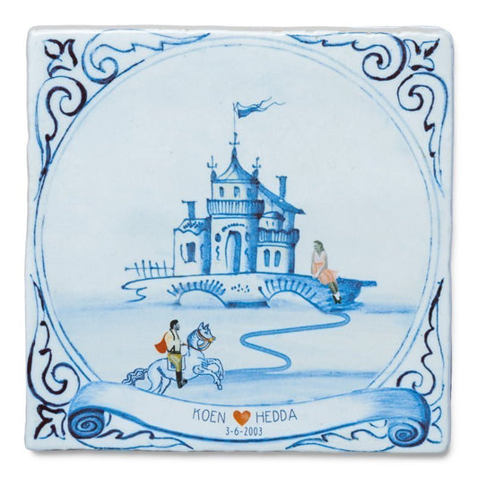 Huwelijkscadeau tegeltje met kasteel en personages, sierlijke blauwe versiering