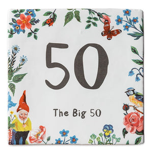 Tegeltje met '50', omlijst door bloemen en dieren