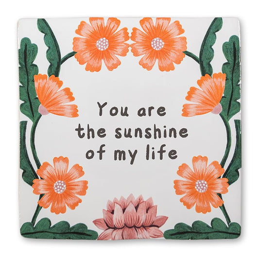 Tegeltje met oranje bloemen en Engelse tekst