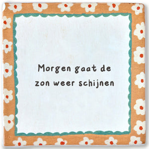 Gepersonaliseerd tegeltje met tekst en bloemmotief rand