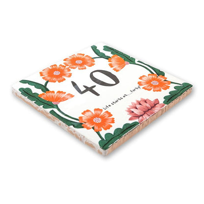 Jubileumcadeau tegeltje met oranje bloemen en jaartal