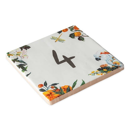 Huisnummer tegeltje met bloemen en vogel, vier, decoratief ontworpen