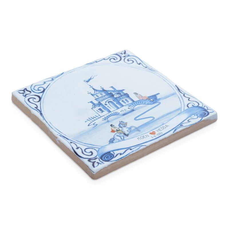 Huwelijkscadeau tegeltje met kasteel, gepresenteerd in Delfts blauw