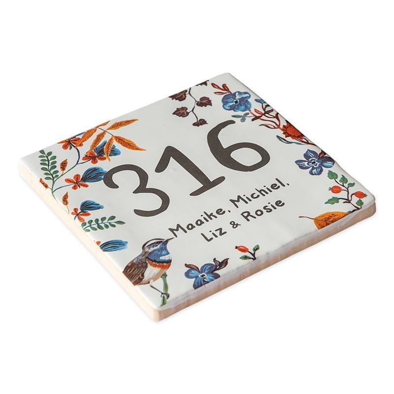 Huisnummer tegeltje met bloemen en een vogel