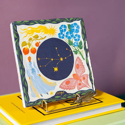 Geboortetegel sterrenbeeld Virgo met omringende symbolische illustraties