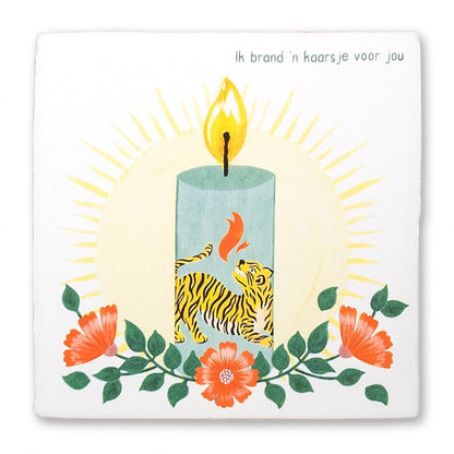 Gepersonaliseerd tegeltje met kaars, tijger en bloemenillustratie
