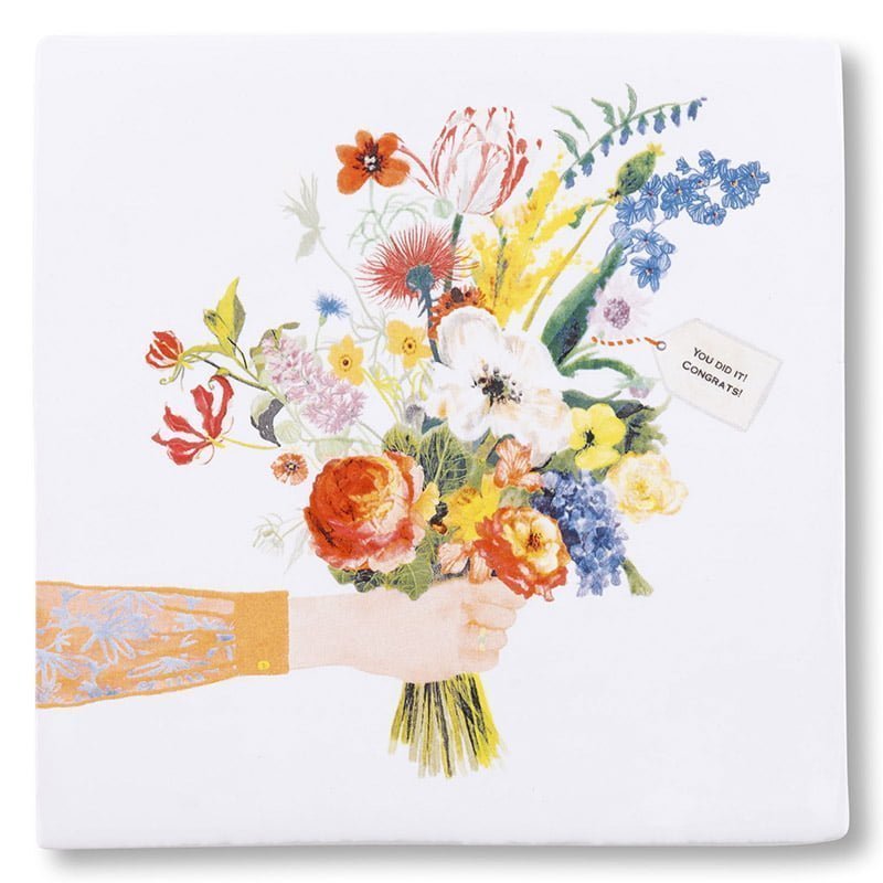 Gepersonaliseerd tegeltje met kleurrijk bloemenboeket en felicitatiekaartje