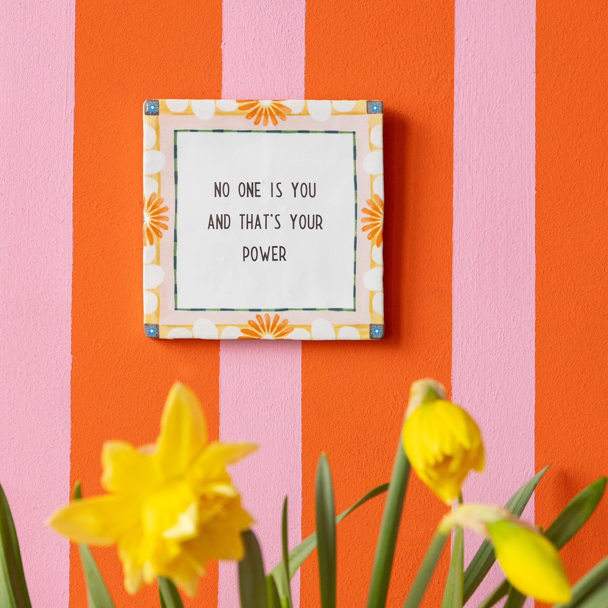 Flowers in pink met ophanghaakje