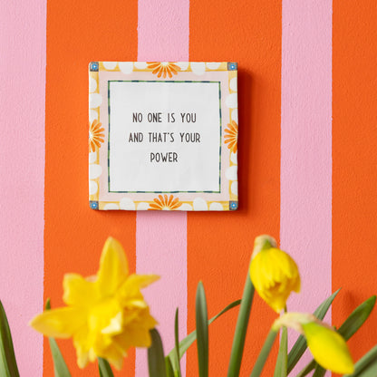 Flowers in pink met ophanghaakje