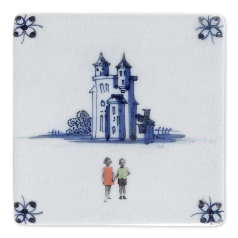 Mini tegeltje kasteel en kinderen met bloemen in hoeken