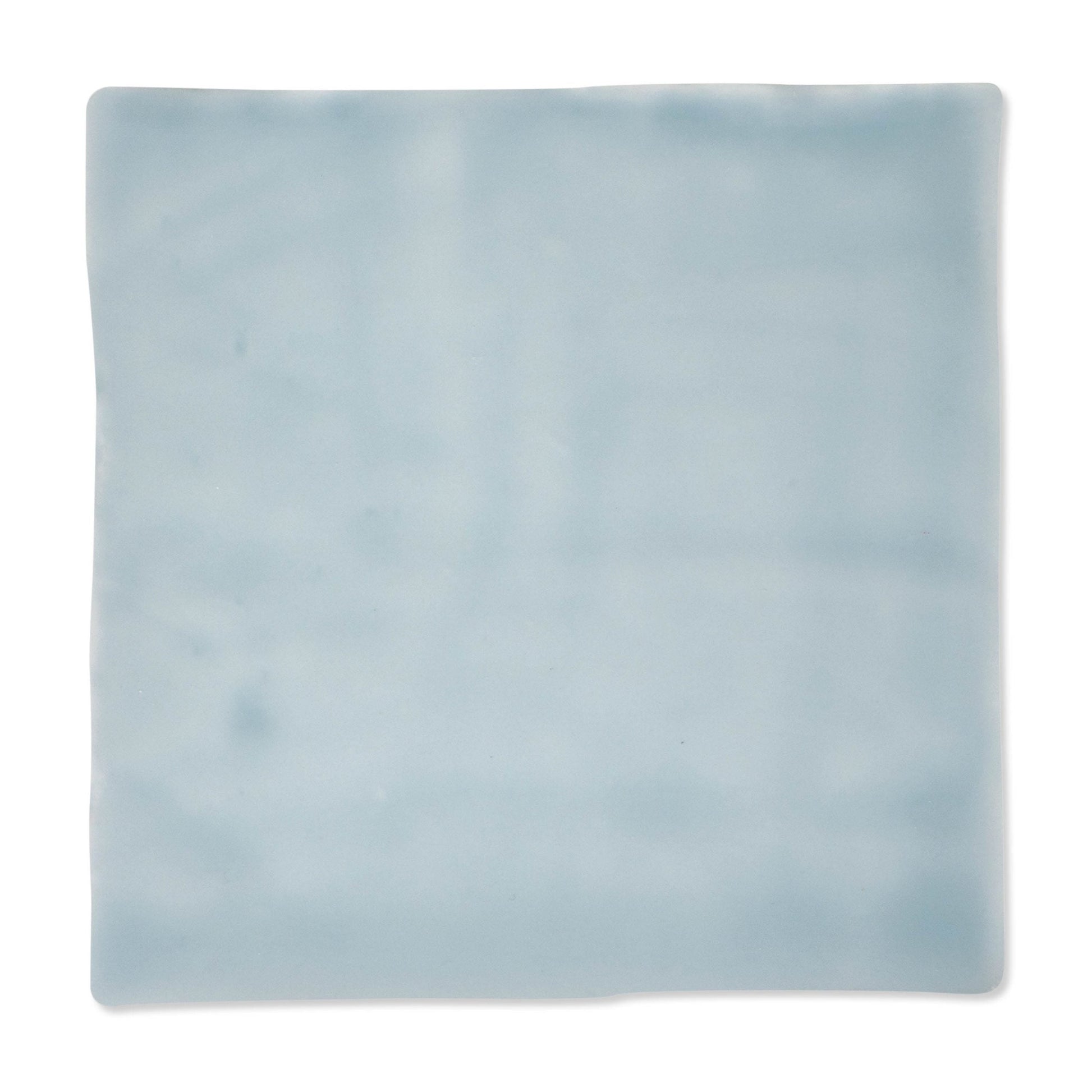 Blauw vierkant tegeltje met gladde afwerking en lichte textuur