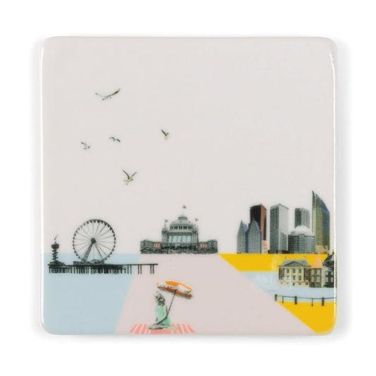 Mini tegeltje Den Haag strand met reuzenrad en skyline aan zee