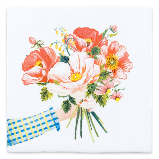 Kleurrijke bos bloemen aangereikt door een hand
