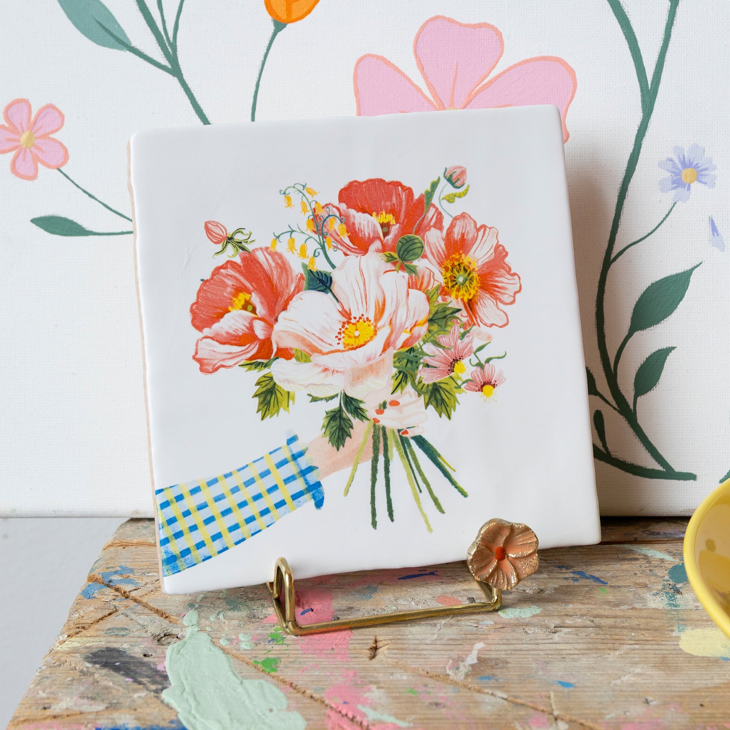 Sunny Bunch op gouden tegelhouder met bloem