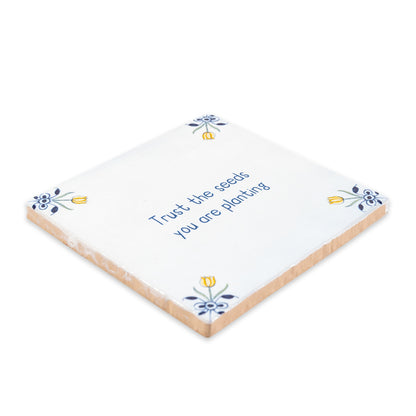 Surrounded by tulips delfts blauw tegeltje Storytiles