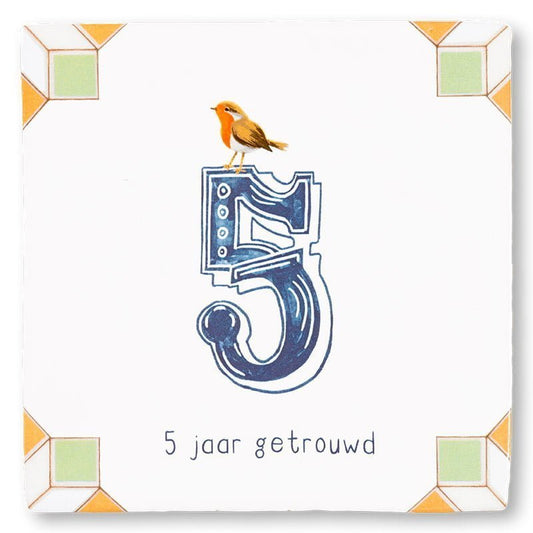 Jubileumcadeau tegeltje met vogel op jaartal, sierlijk hoekpatroon