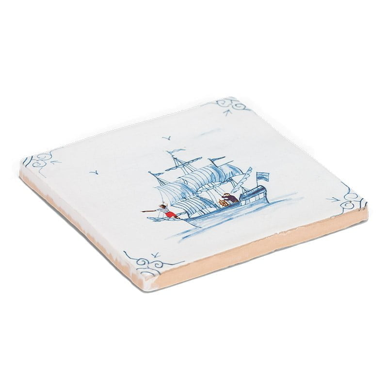 Delfts blauw tegeltje met zeilschip en vogels in de hoeken