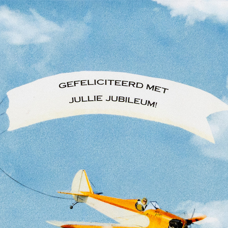 Tegeltje met eigen tekst in vaandel vliegtuigje