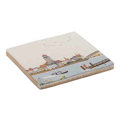 Tegeltje Deventer met skyline en rivier in landschapsperspectief