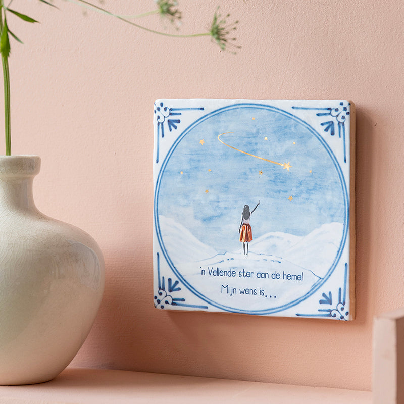 StoryTiles Delfts Blauwe tegel met meisje dat een wens doet, gepersonaliseerd met een eigen zin