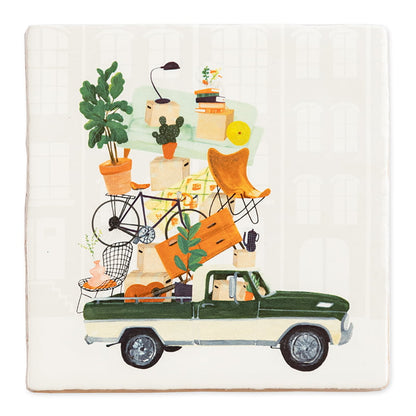 Nieuw huis cadeau met verhuiswagen vol huisraad en meubels