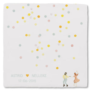 Huwelijkscadeau tegeltje StoryTiles met confetti en dansend paar. Trouwtegel voor twee vrouwen die trouwen